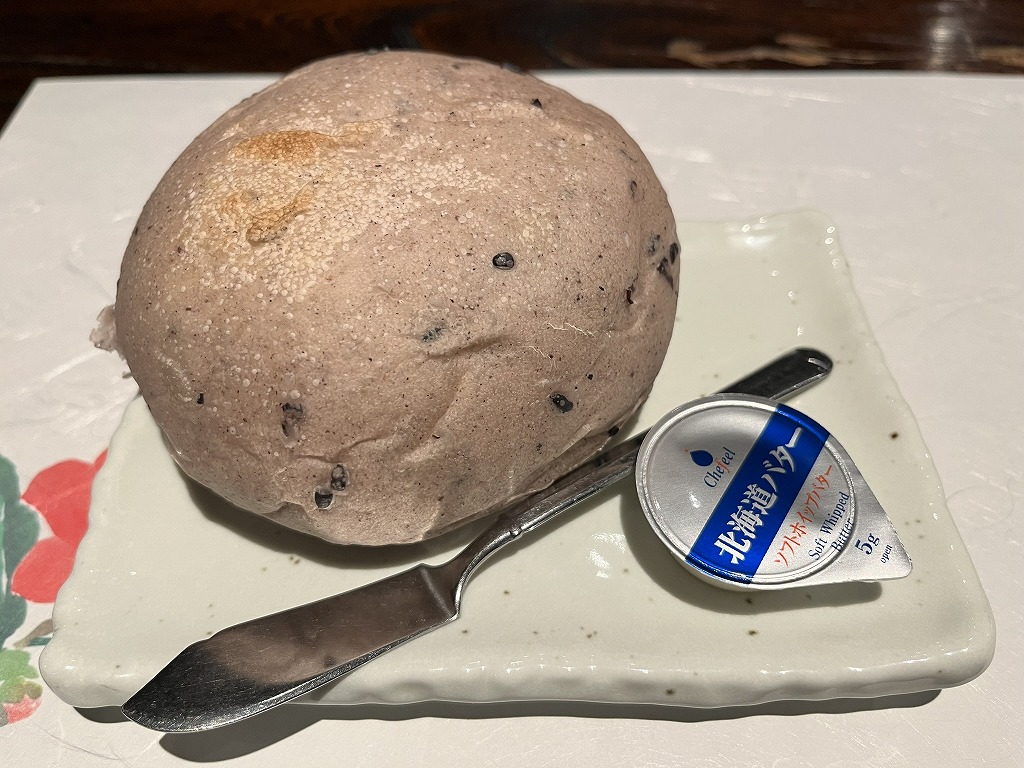 白金亭オリジナル黒米パン