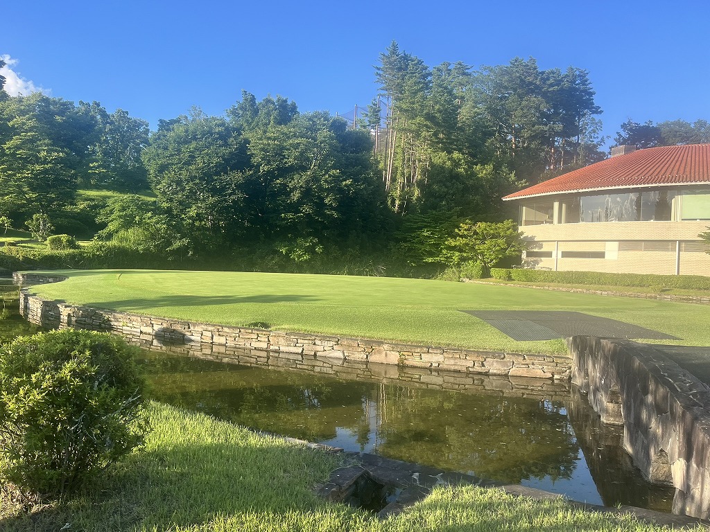 甲斐ヒルズカントリー倶楽部パター練習場